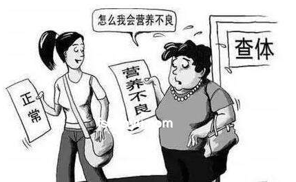 久坐打工人热衷爬行锻炼，健康意识觉醒新趋势